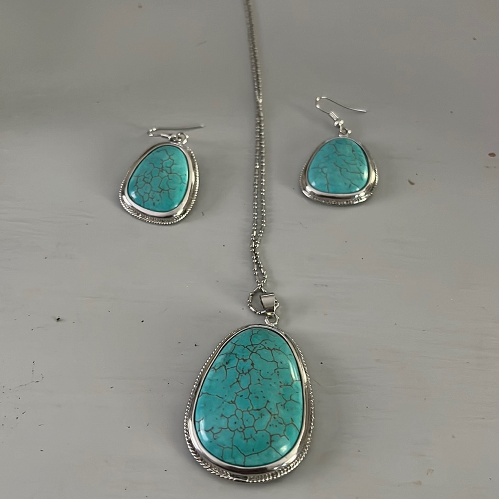 Turquoise colored‎ necklace and earrings